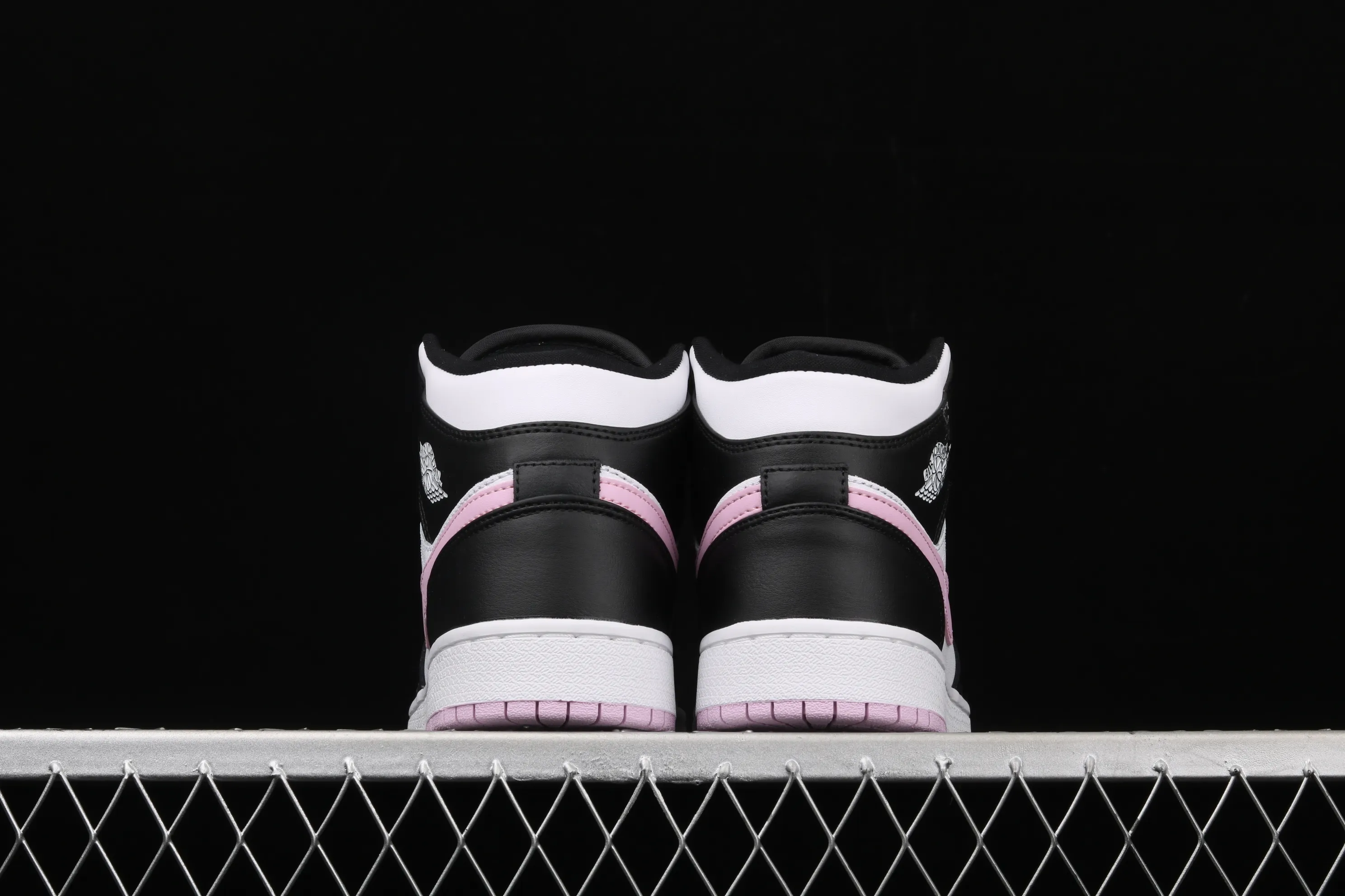 All categories Air Jordan Jordan series basketball shoes Air Jordan 1 Mid Air Jordan 1 Mid GS AJ1 Joe 1 China Pink White Panda 555112-103